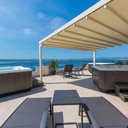 Atemberaubendes Nur 100 Meter Zum Mit Sauna, Rooftop, Meerblick * Dramalj
