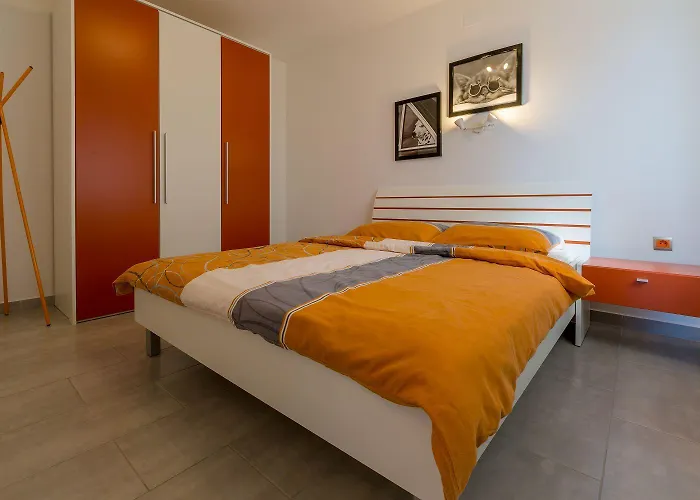 Atemberaubendes Nur 100 Meter Zum Mit Sauna, Rooftop, Meerblick * Dramalj