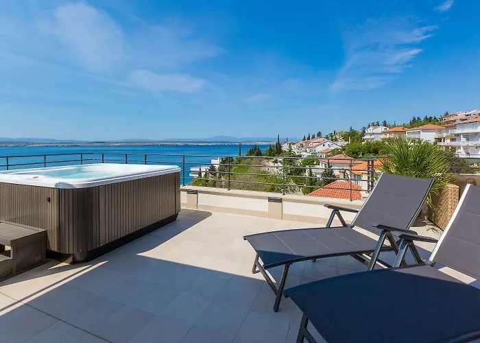 Atemberaubendes Nur 100 Meter Zum Mit Sauna, Rooftop, Meerblick Dramalj